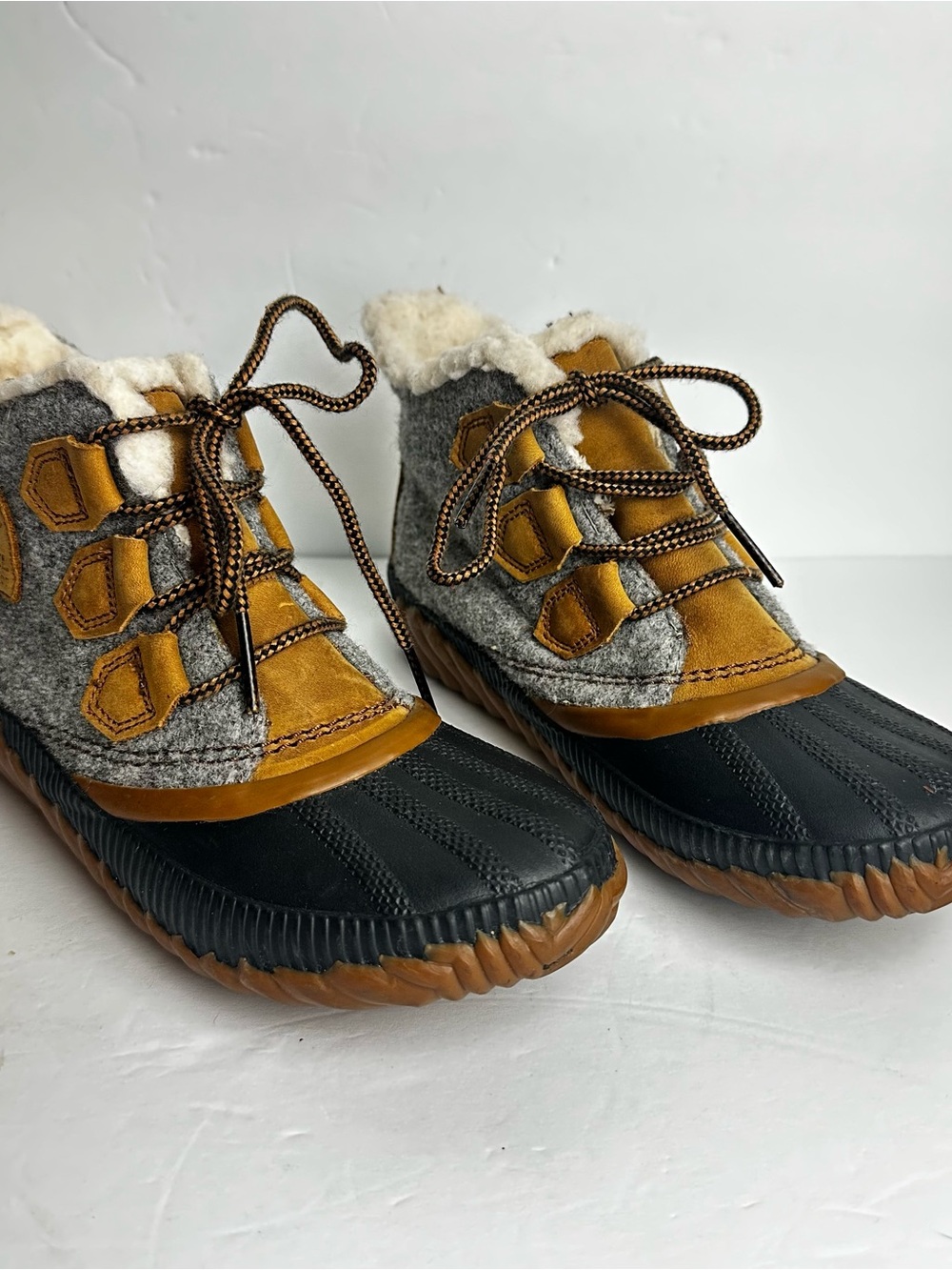 Sorel Out N About Waterproof Boots Women's Size 6 EU 37 Shoes Duck Boots Winter